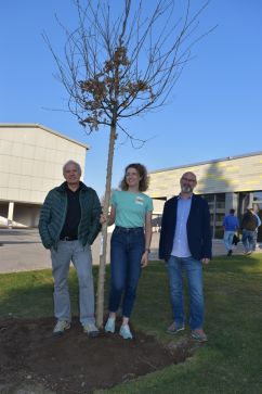 v.l.n.r. Samuel Reusser (Gemeindepräsident); Marlen Reusser; Daniel Wenger (Gemeinderatspräsident)